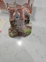 Lilliput Lane – Culross House – Mint in its original box with a deed.