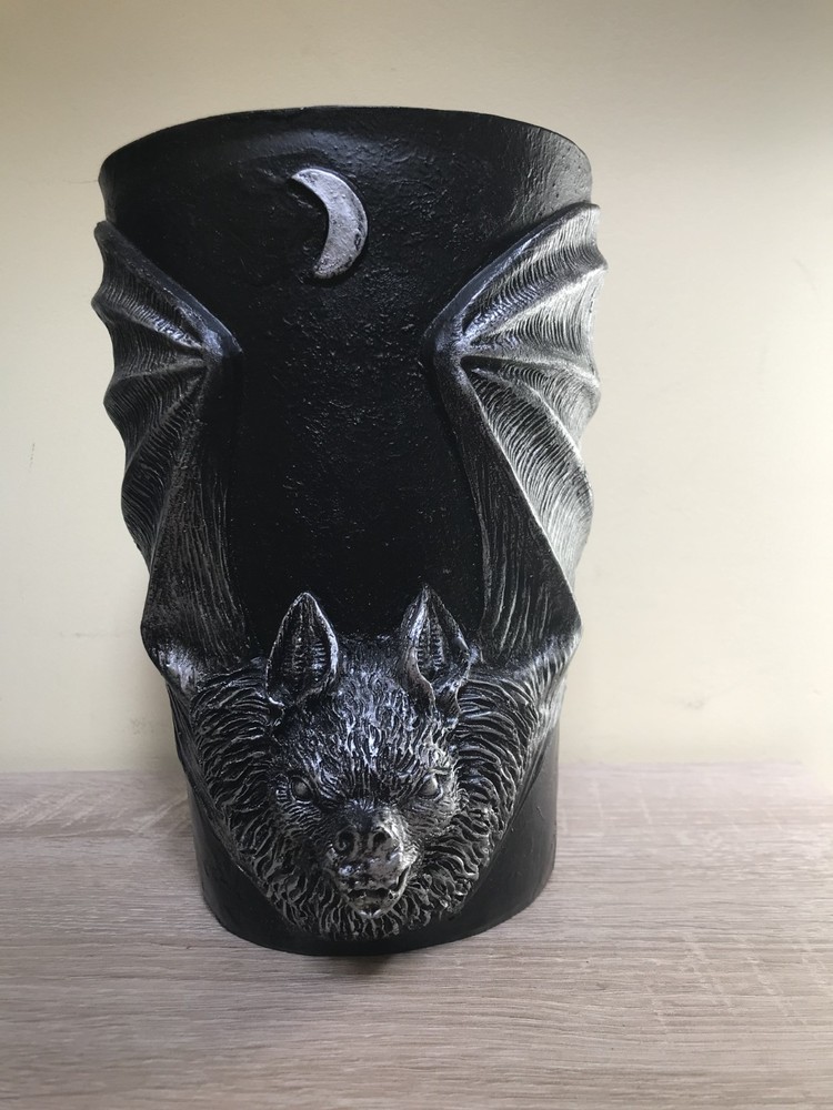 NEW NWOT GOTH BLACK SILVER 2D VAMPIRE BAT RESIN VASE HALLOWEEN DECOR