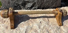 Vtg AMERICAN LIVE EDGE HICKORY WOOD HAND CARVED TOWEL ROD w/ BRACKETS 18″