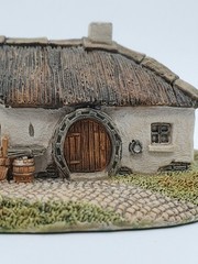 Blacksmiths Cottage – The Irish Heritage Collection – Excellent Condition