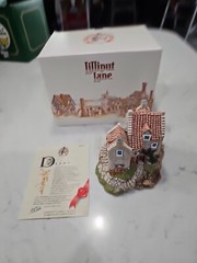 Lilliput Lane – Culross House – Mint in its original box with a deed.
