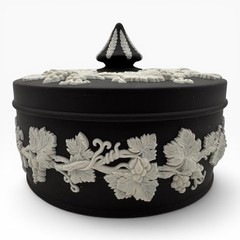 WEDGWOOD Black Jasperware 5″ Round Grapevine TRINKET BOX England UK Grape Leaf