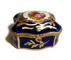 France Limoges Vectoring Couple in Garden Traditi Trinket Box Peint Main Limoge