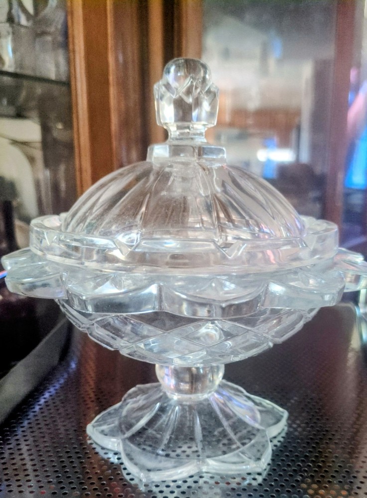 Vintage Lead Crystal Glass Lidded Candy Dish/Comport Diamond Pattern.