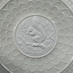 Belleek Christmas 9inch Plate Dish Fine Porcelain 1981 Red Squirrel Ireland VTG