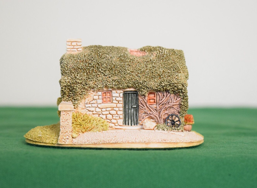 Lilliput Lane Kennedy Homestead. In excellent condition with deed, boxed.