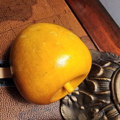 Vintage 2 WOODEN Golden APPLEs Hand carved hand painted Unbranded Beautiful