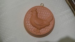 PURE TERRA COTTA CHICKEN WALL DECORATION APPROX. 6.25″ ACROSS