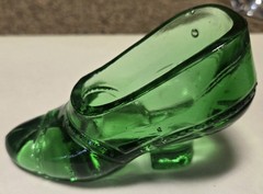 Vintage Emerlad Green Pressed Glass SHOE Slipper High Heel Figurine Unbranded