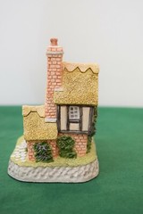 David Winter The Chaiderlery. In excellent condition, in box.