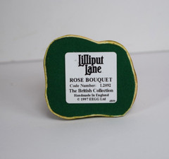 Lilliput Lane Rose Bouquet . Mint in its original box with a deed.