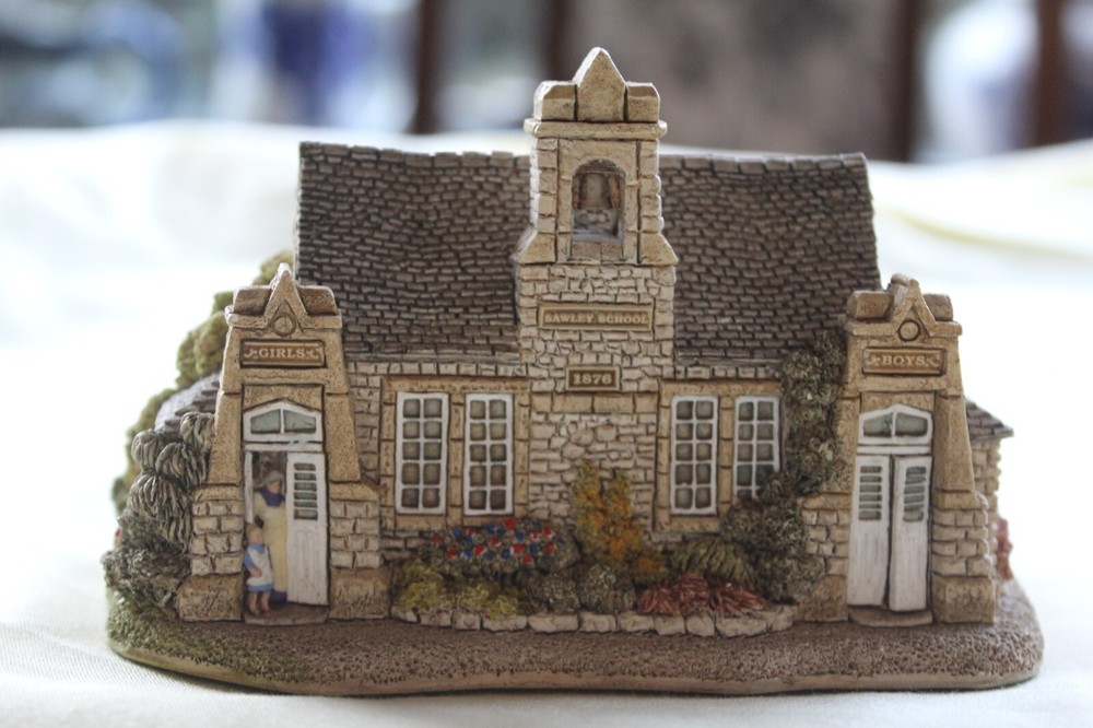 Lilliput Lane 1991 “village School”. English collection North.