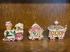 Pre-owned in EXCELLENT condition! FITZ AND FLOYD CANDY LANE 3 PIECE TRAIN SET