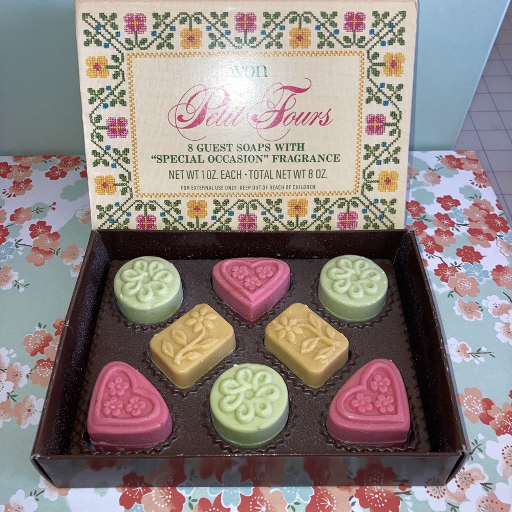 🎀Vintage Avon 1975 Petit Fours 8 Piece Guest Soaps Bar