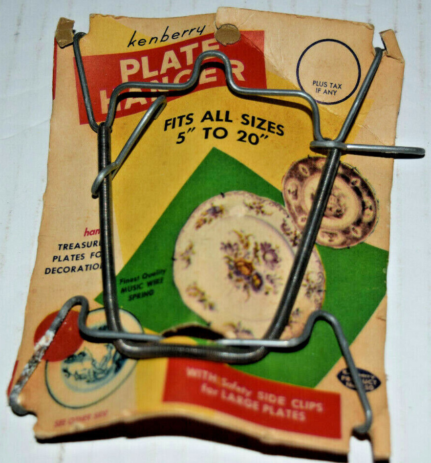 Vintage 1959 Kenberry Plate Hanger in original packaging. Fits 5″ to 20″ New