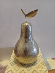 Tozai Home Tin Wrapped Textued Pear Brass Stem And Leaf Silver Tone W/nails