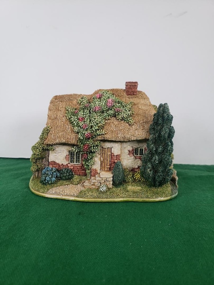 Lilliput Lane Paradise Lost L2612. Mint in its original box with a deed.
