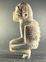 RARE ANCIENT PRE COLUMBIAN STONE CARVED TAINO BEHIQUE CROUCHED POSITION C 900AD