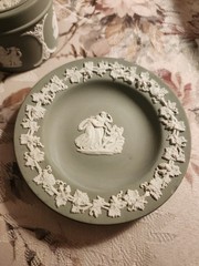 Vintage Small Wedgwood Trinket Box and 2 Dishes Green Jasperware Round Carving