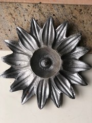 Lovely Vintage or Antique Sunflower Rosette – Cast Metal, architectural salvage