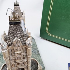 Lilliput Lane Tower Bridge London L2213 Britain’s Heritage Boxed with Deeds