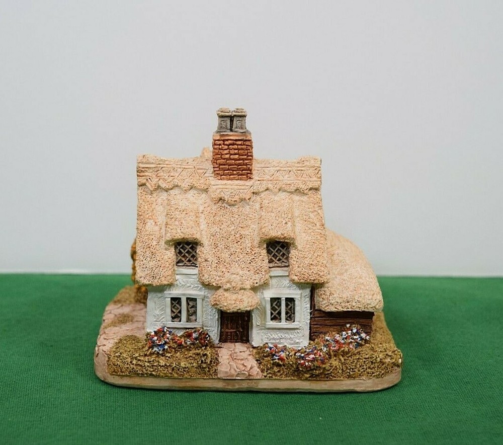 Lilliput Lane Clare Cottage Version 1. Mint in box with a deed.