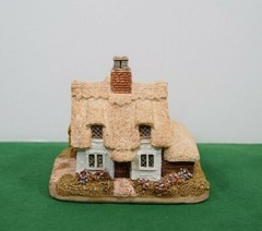 Lilliput Lane Clare Cottage Version 1. Mint in box with a deed.