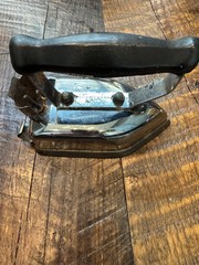Vintage 1940s Moderne Iron By Knapp-Monarch K-M Company – No Power Cord