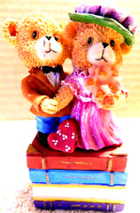 Unbranded~Marrying Bears Standing On Books Treasure Trinket Ceramic Box Vtg.