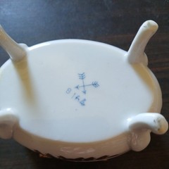 Vintage Hand Painted Porcelain NAPOLEONIC Bee ARNART Footed Trinket Box ska
