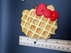 SANRIO Hamee HelloKitty Waffle Squishy Dangler Gold Ball Chain NWT 3 in.