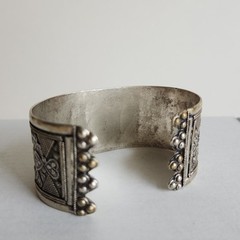 Vintage Tribal Cuff Bracelet | Mixed-Silver 800–900 Content | Malachite Cabochon