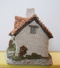 David Winter Sussex Cottage In original box.