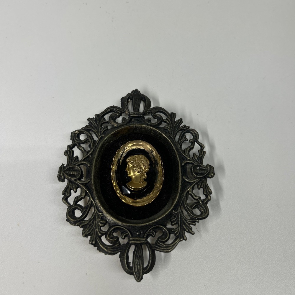 E.A. RIBA CO. Brooklyn NY Victorian Style Ornate Frame Faceted Gold Tone Cameo