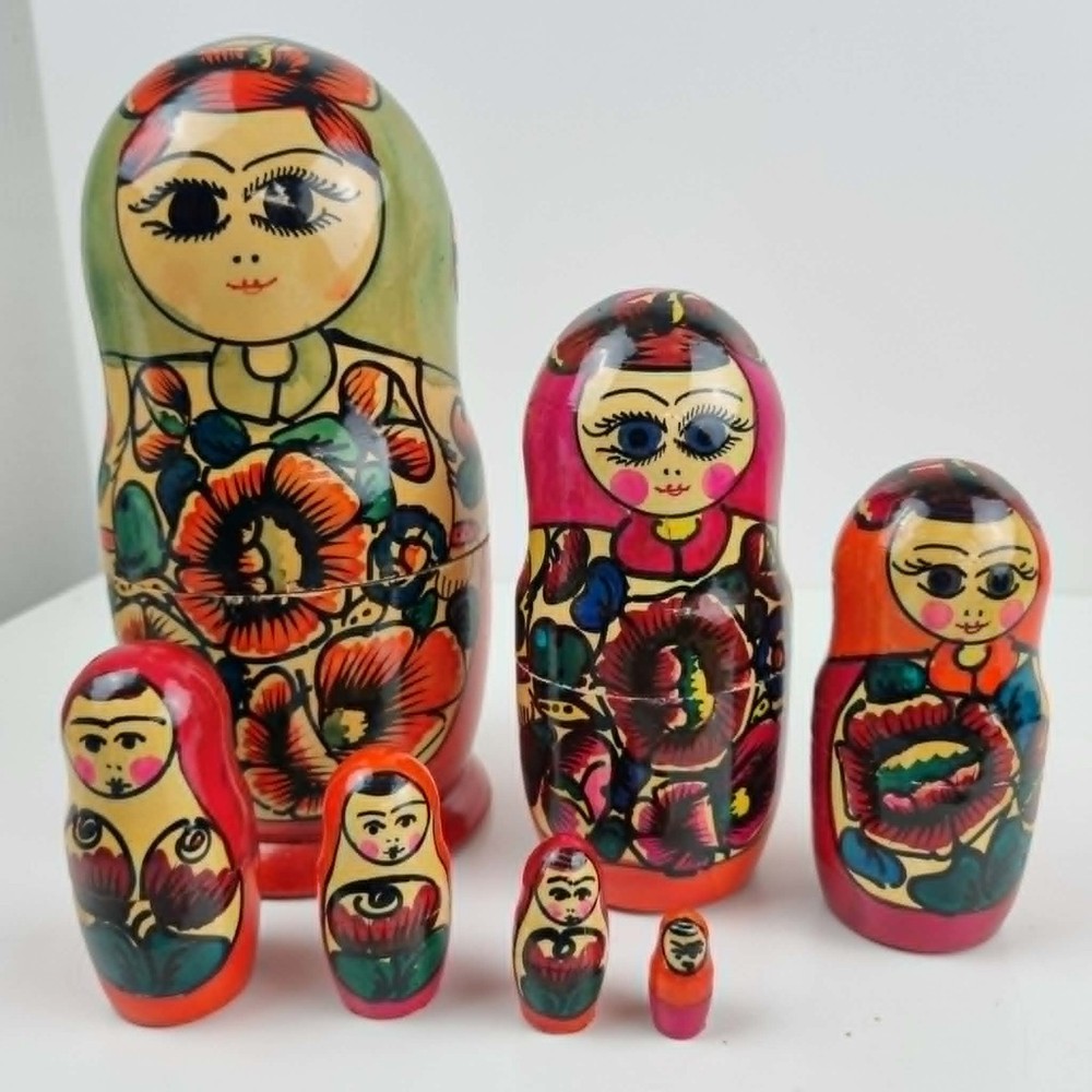 Vintage MATRYOSHKA Russian Traditional Hand Painted Wood Nesting Dolls 1960’s