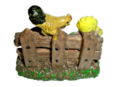 VINTAGE UNBRANDED TWO (2) CERAMIC FARM ROOSTER FENCE KNICK-KNACKS – VG – READ