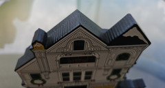 Vintage Sheila’s Houses 2000 Seven Arts House Stockbridge MA Christmas Village