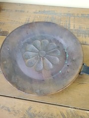 Vintage Long Handle Copper Hearth Pan With Flower 10″ pan 15.5″ handle