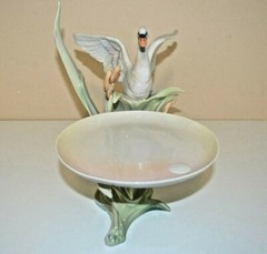 Mint Franz Southern Splendor Dish Finished in a 3 Dimension Swan Décor