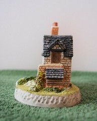 David Winter Cottages The Smithy In original box.