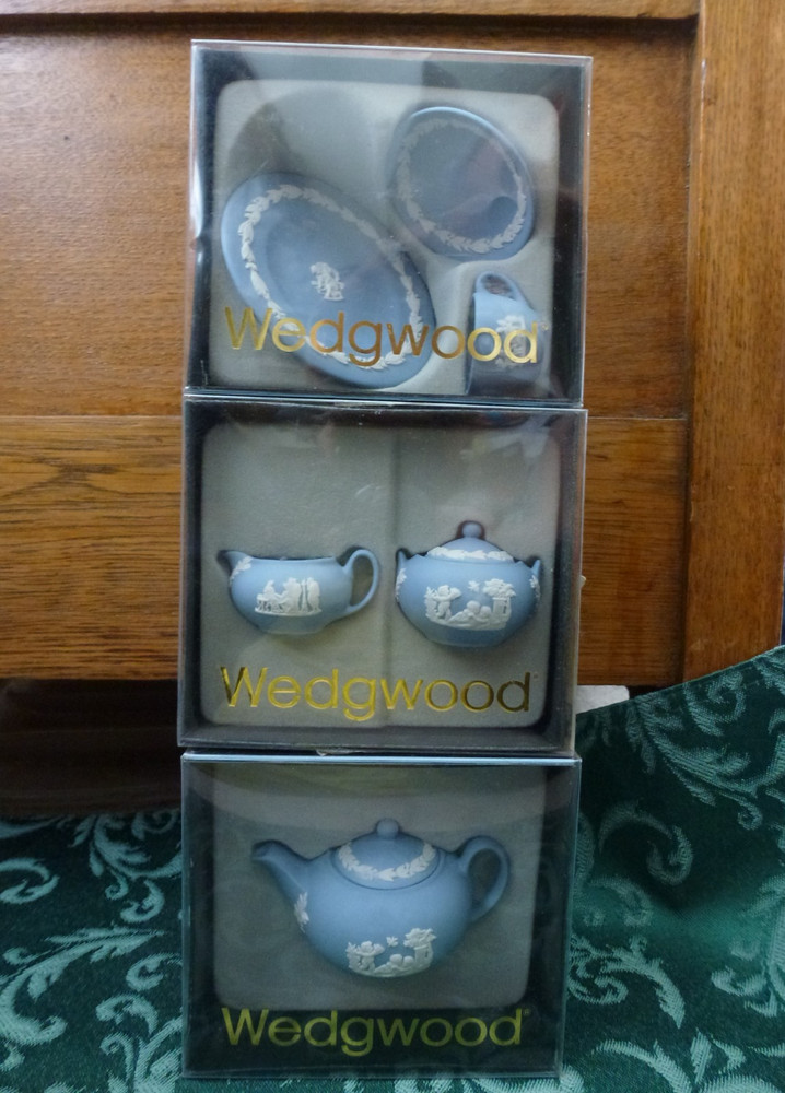 Wedgewood Miniature Blue Jasperware Tea Set 6 Pieces Plus Two Lids With Boxes