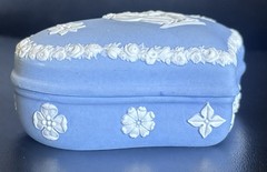 Wedgwood Jasperware heart-shaped trinket box