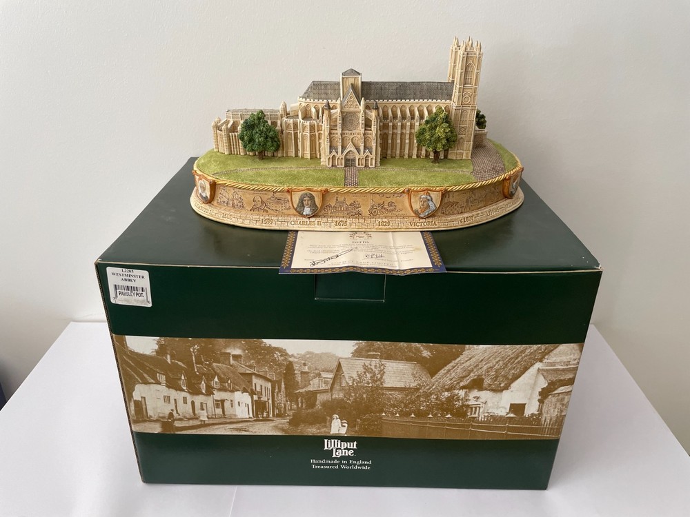 Lilliput Lane “Westminster Abbey” Britain’s Heritage – Code L2285 (2000) – Boxed