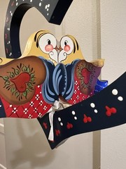 VTG Wooden Heart Shaped Hand Painted Folk Art Hanging Love Birds, Made In USA!