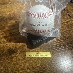 Vintage 1936 Hall Of Fame Commemorative Baseball w/ Display Stand 1996 Avon USED