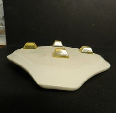 PAX42 — MODERNIST ART POTTERY PORCELAIN SMALL DISH W/ SILICONE FEET 4 3/4″ SQ