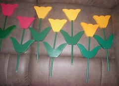 10 HANDMADE WOODEN TULIPS RED YELLOW SOLD AS IS