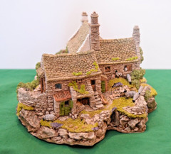 Lilliput Lane High Ghyll Farm. Mint in its original box with a deed. Signed.