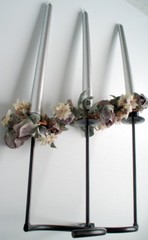 ONE CANDLESTICK + THREE CANDLES ***** UN CHANDELIER + TROIS CHANDELLES