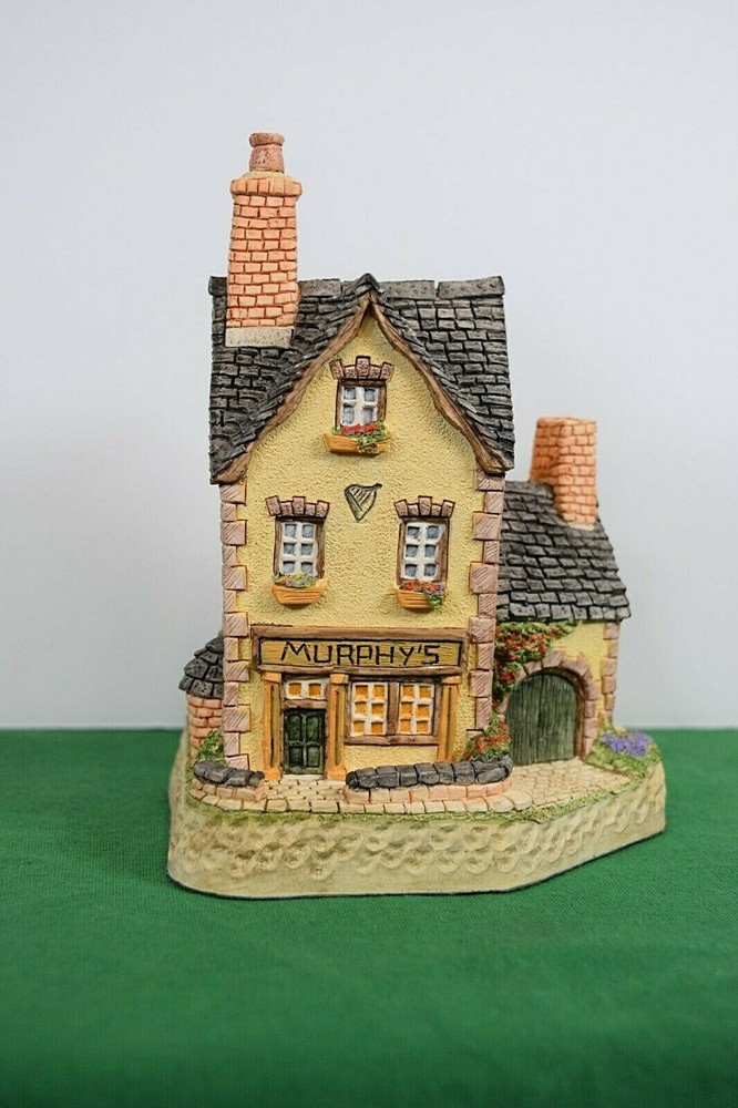 David Winter Cottages Murphys In its original box with a COA.